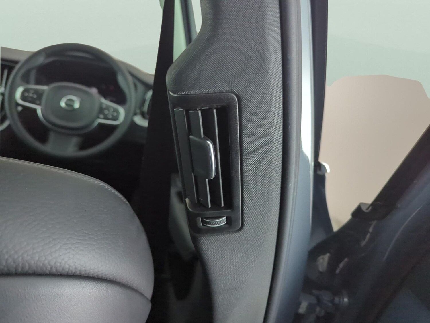 Used Volvo XC60 2022 for sale - 77462236: Photo 24