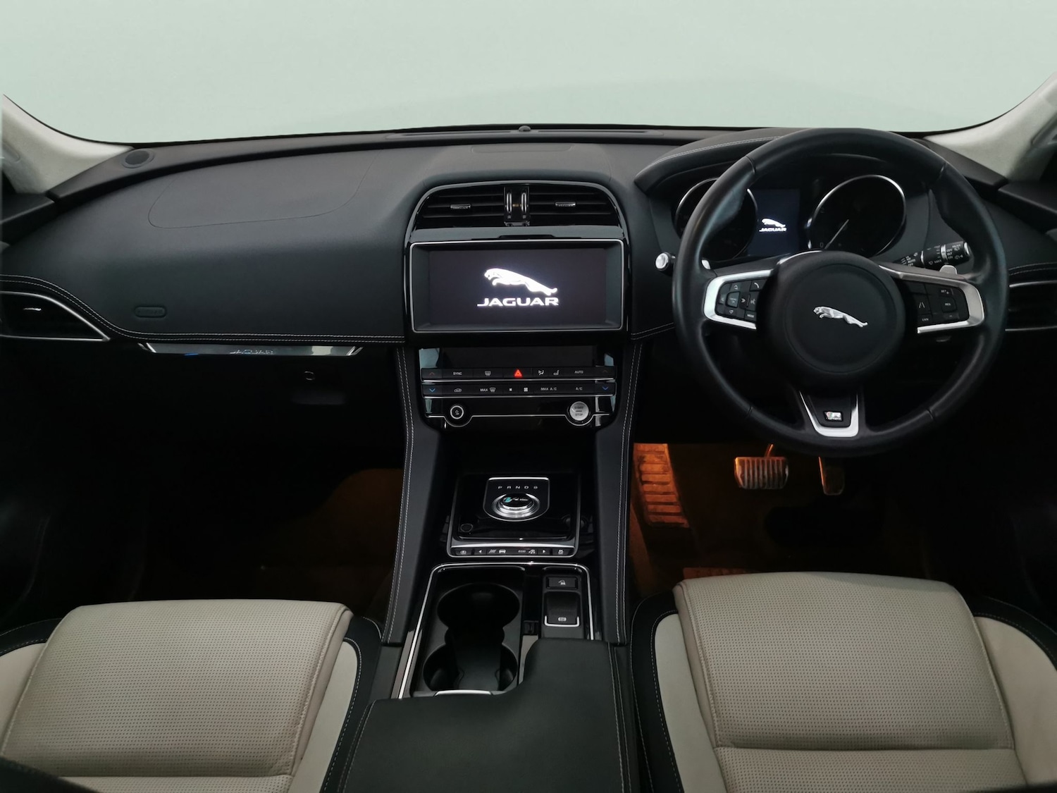 Used Jaguar F-Pace 2019 for sale - 77232670: Photo 8