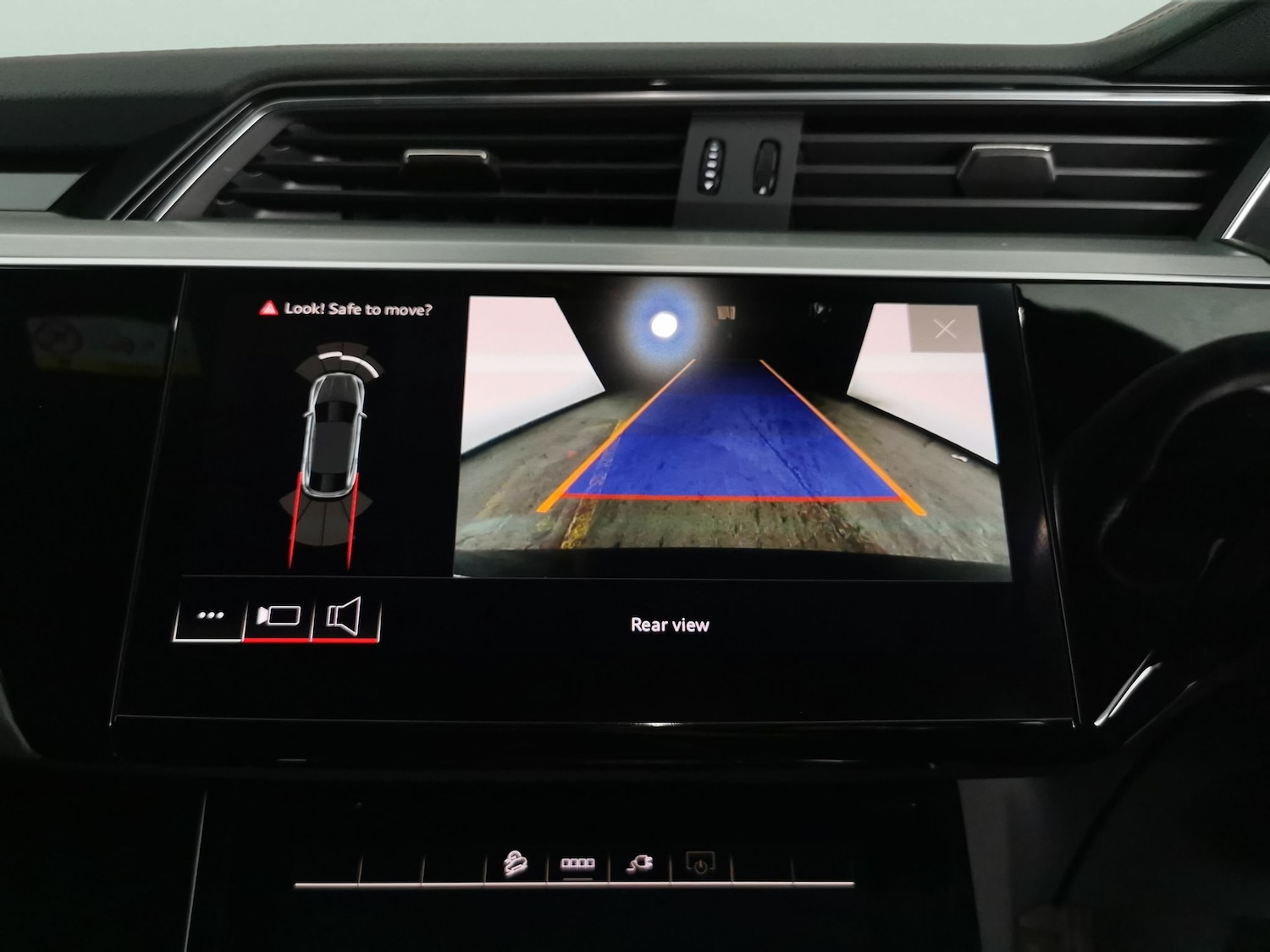 Used Audi e-tron 2022 for sale - 77136683: Photo 6