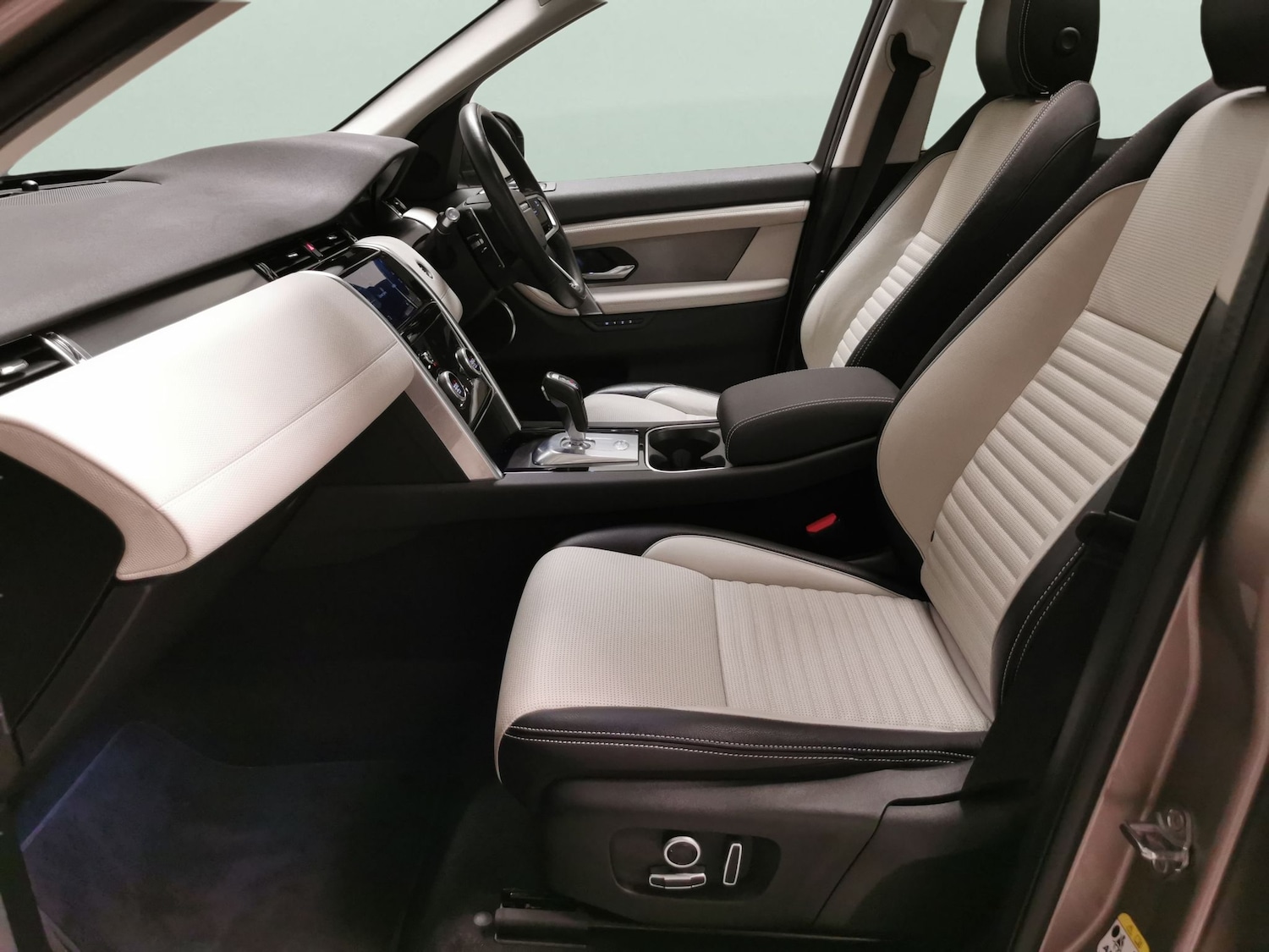 Used Land Rover Discovery Sport for sale - 77316688: Photo 4