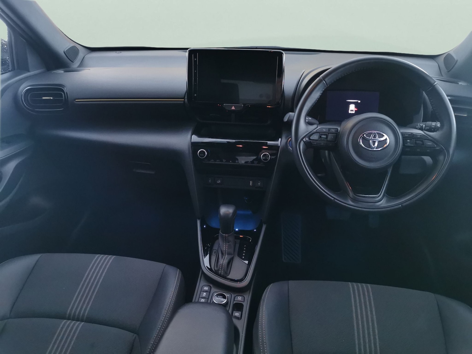 Used Toyota Yaris Cross 2022 for sale - 76999637: Photo 8