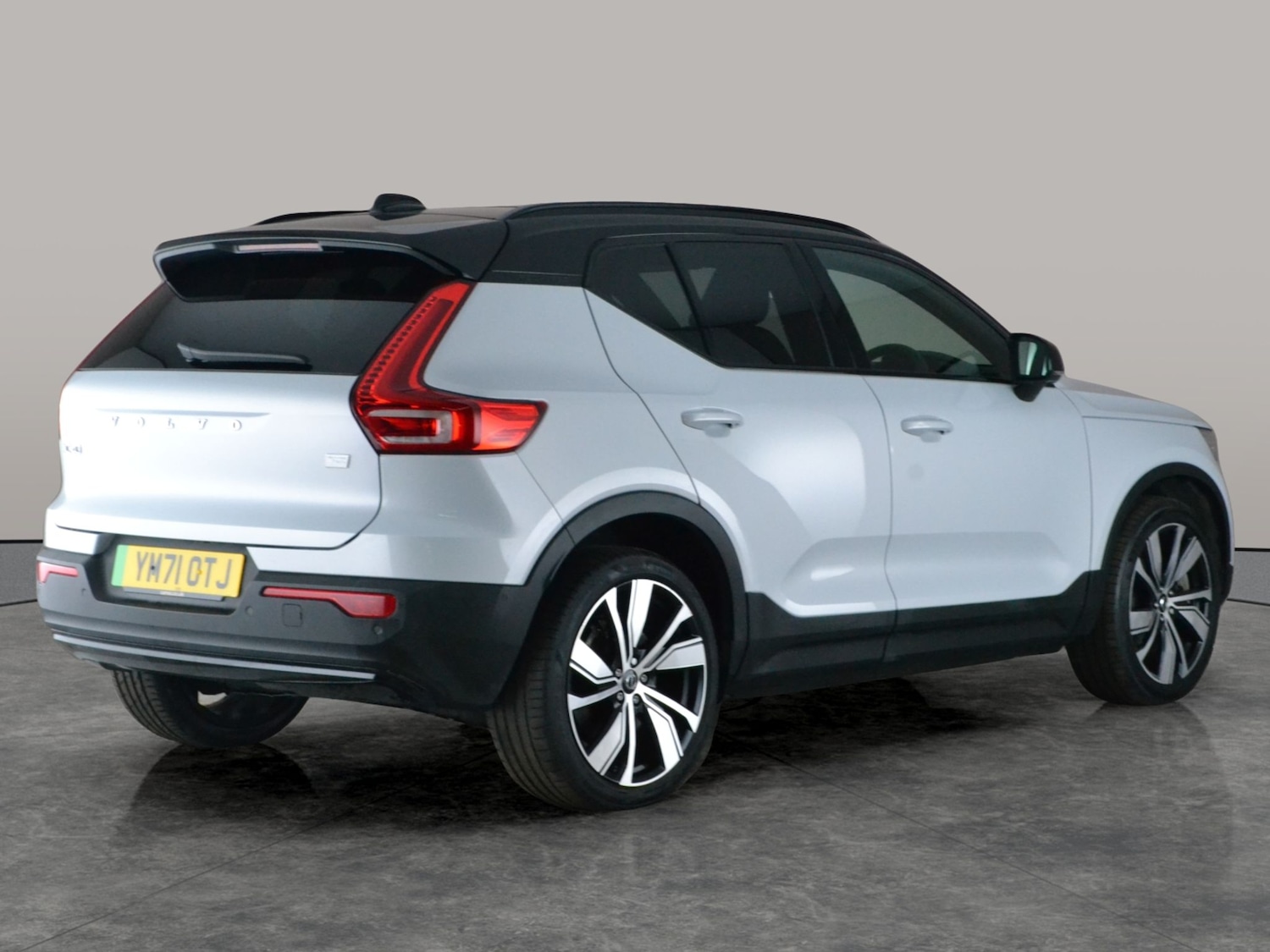 Used Volvo XC40 2022 for sale - 77965707: Photo 11