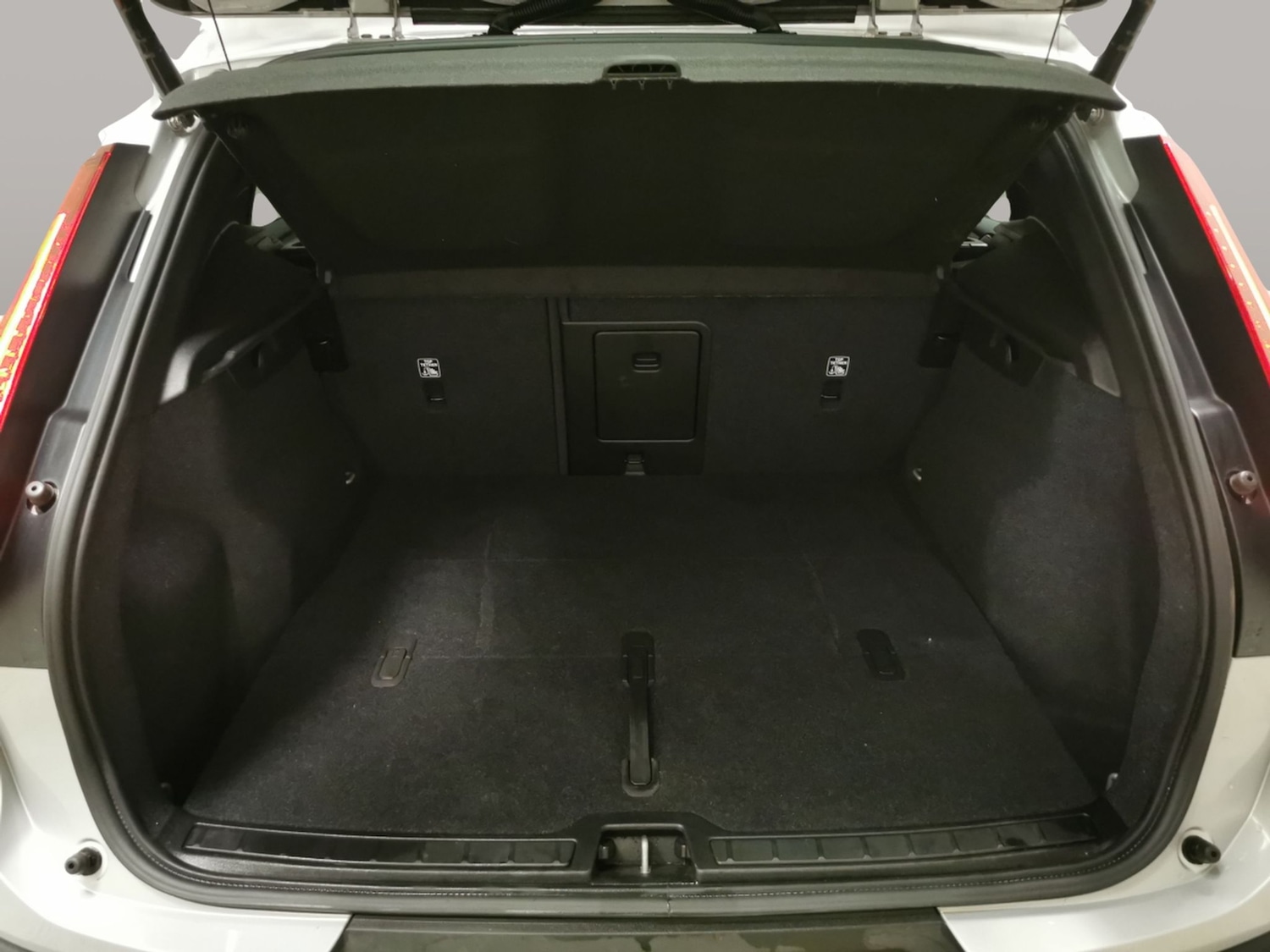 Used Volvo XC40 2024 for sale - 77418036: Photo 32