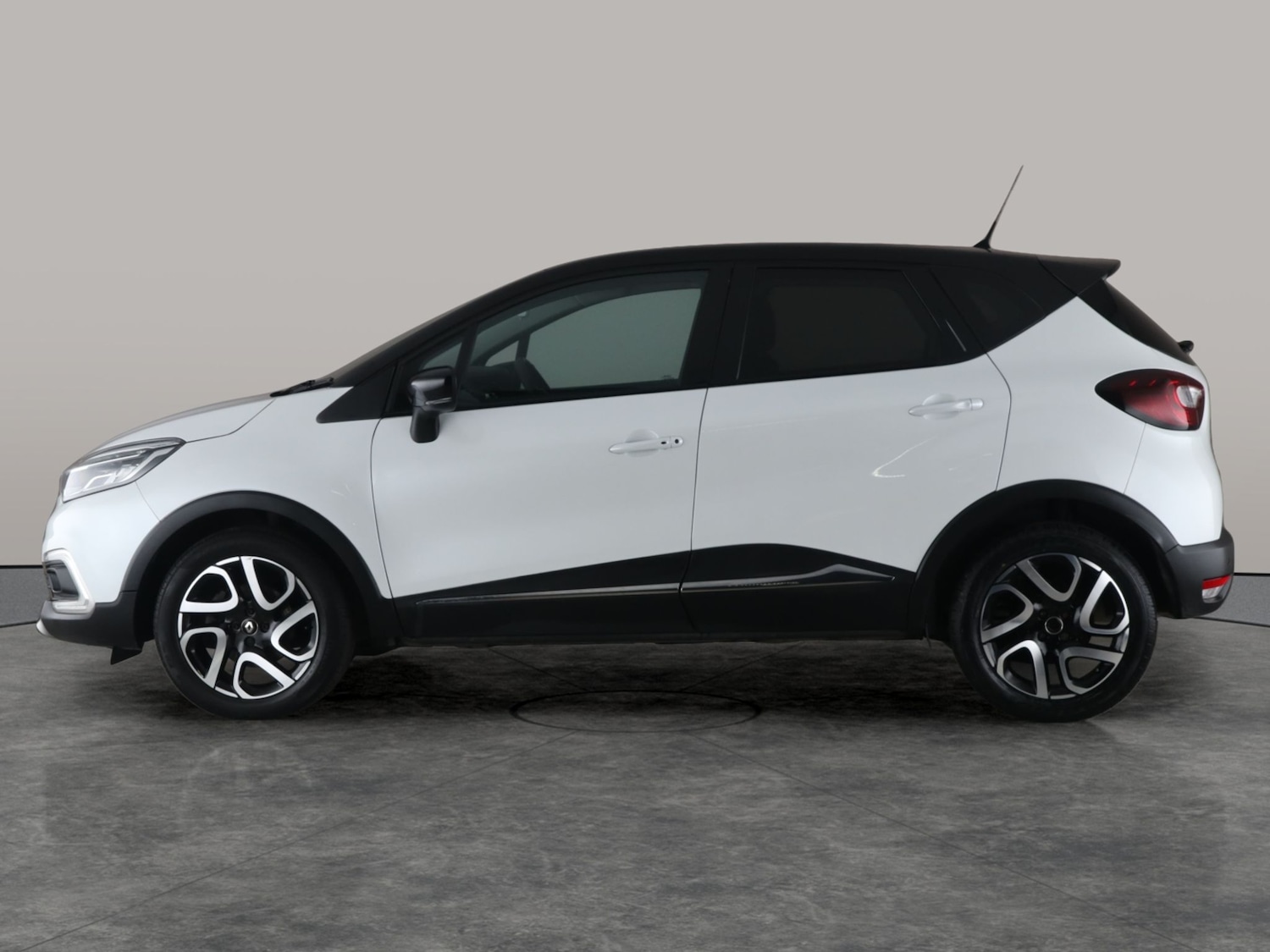 Used Renault Captur 2018 for sale - 76505393: Photo 12