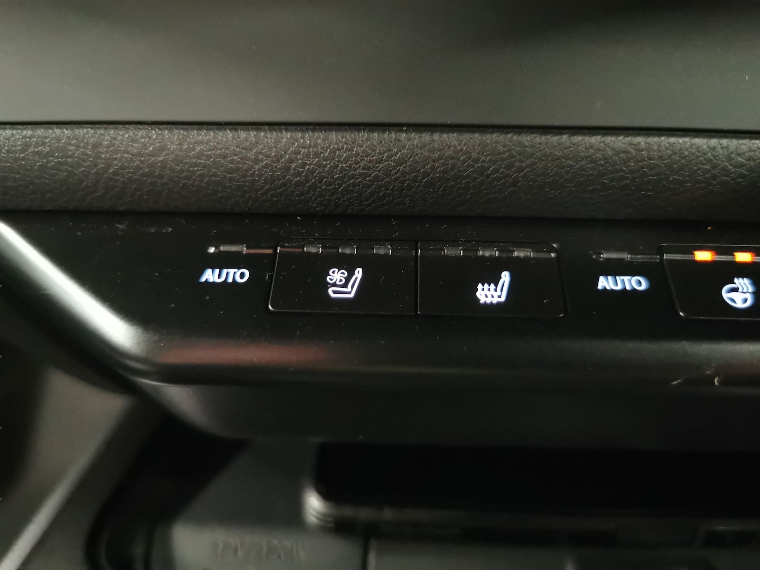 Used Lexus UX 2023 for sale - 77718358: Photo 17