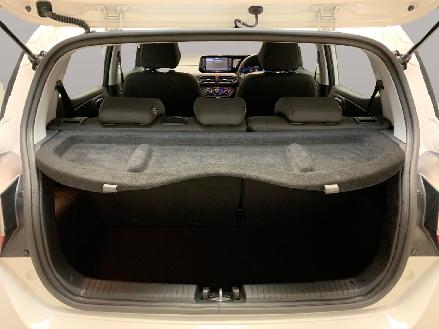 Used Hyundai i10 2023 for sale - 77055759: Photo 33