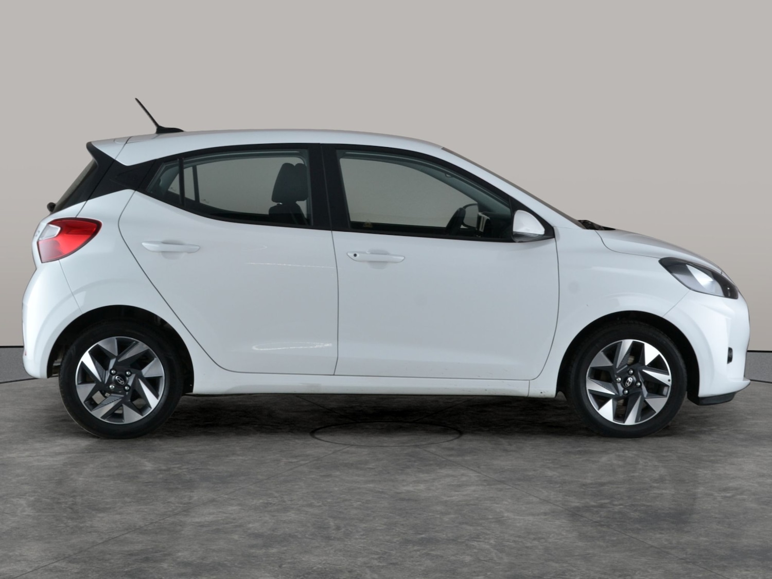 Used Hyundai i10 2023 for sale - 77055759: Photo 9