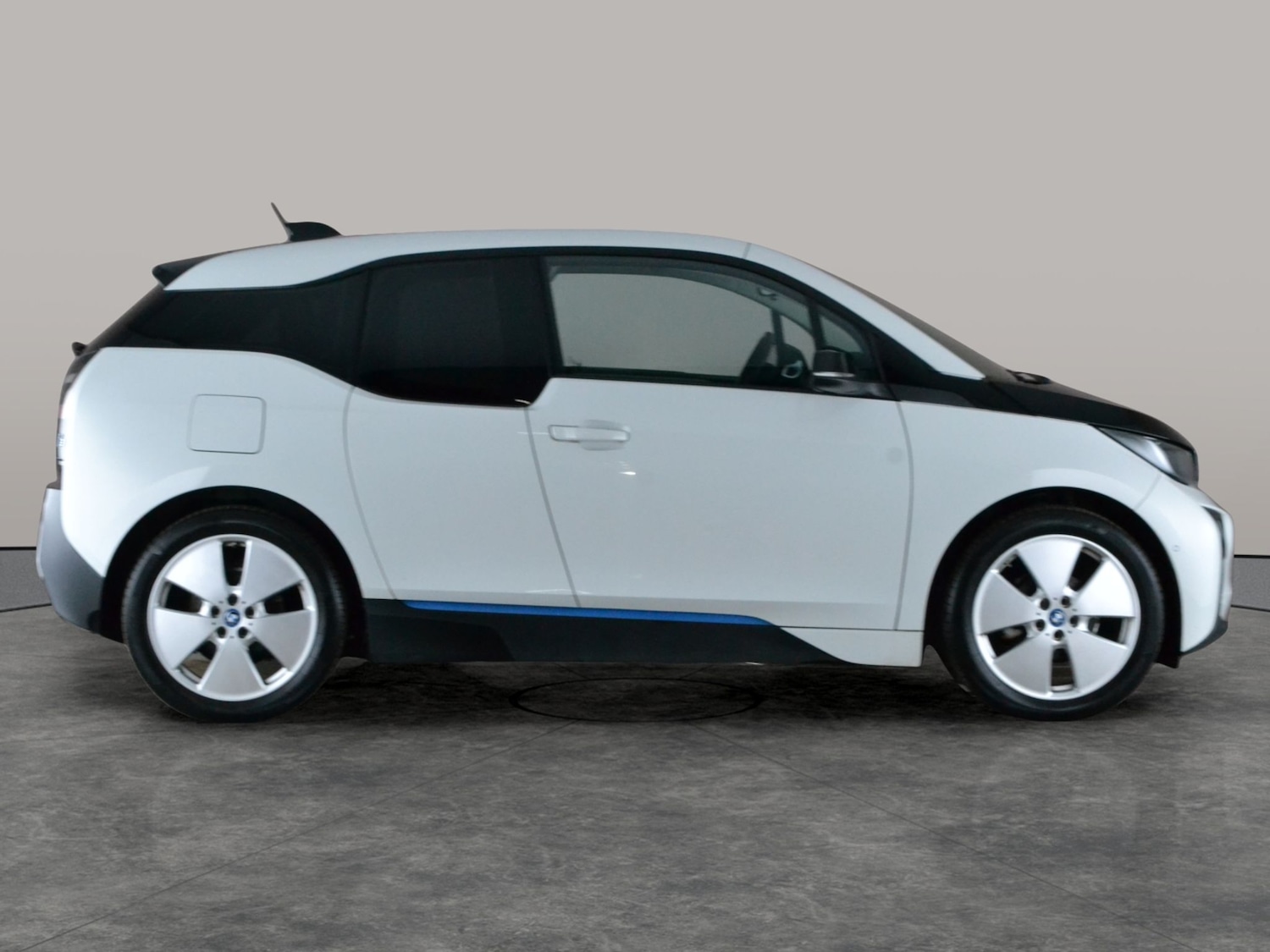 Used BMW i3 2017 for sale - 77965710: Photo 9