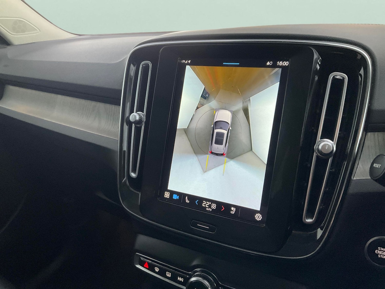 Used Volvo XC40 2022 for sale - 76684707: Photo 22