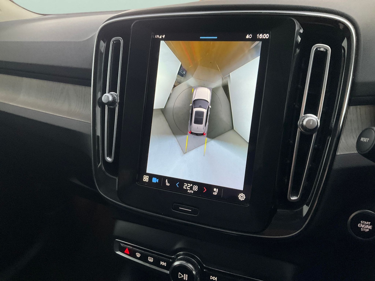 Used Volvo XC40 2022 for sale - 76684707: Photo 7