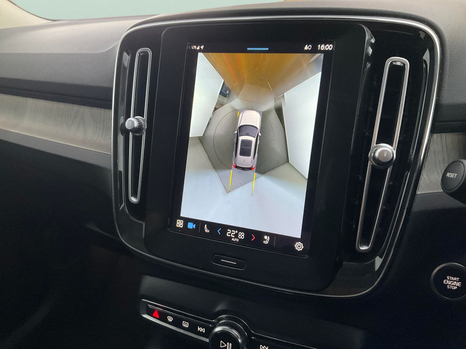 Used Volvo XC40 2022 for sale - 76684707: Photo 8