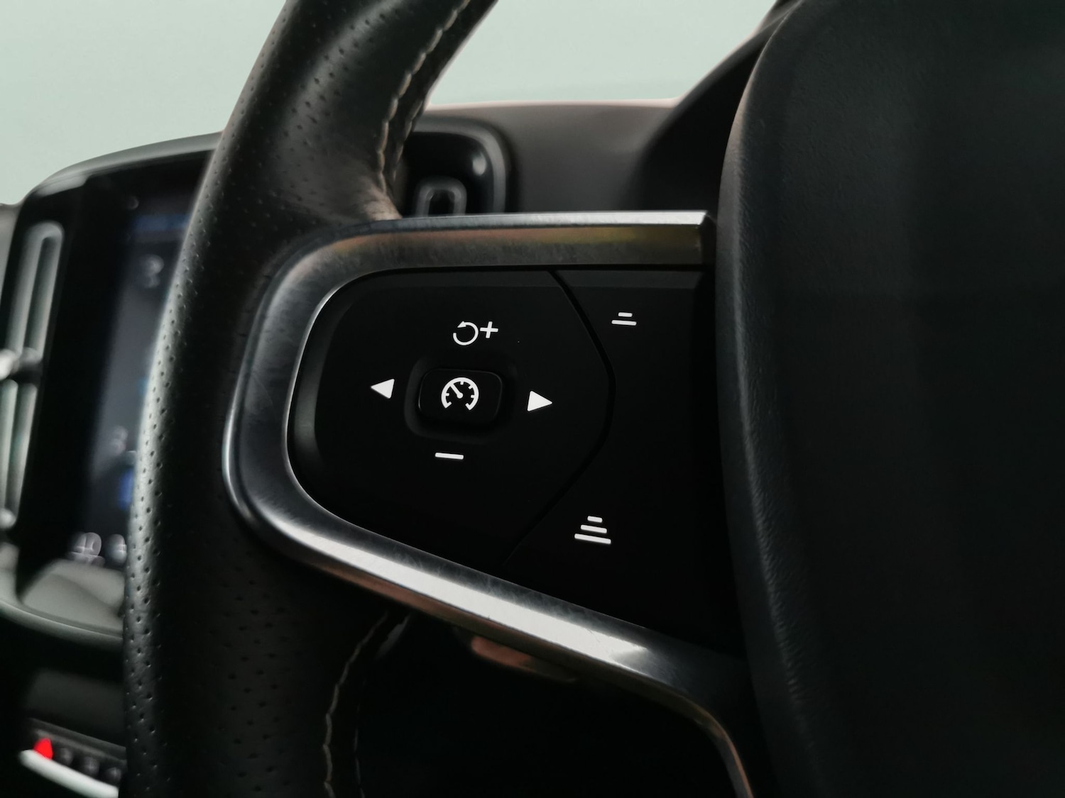 Used Volvo XC40 2019 for sale - 78197860: Photo 25