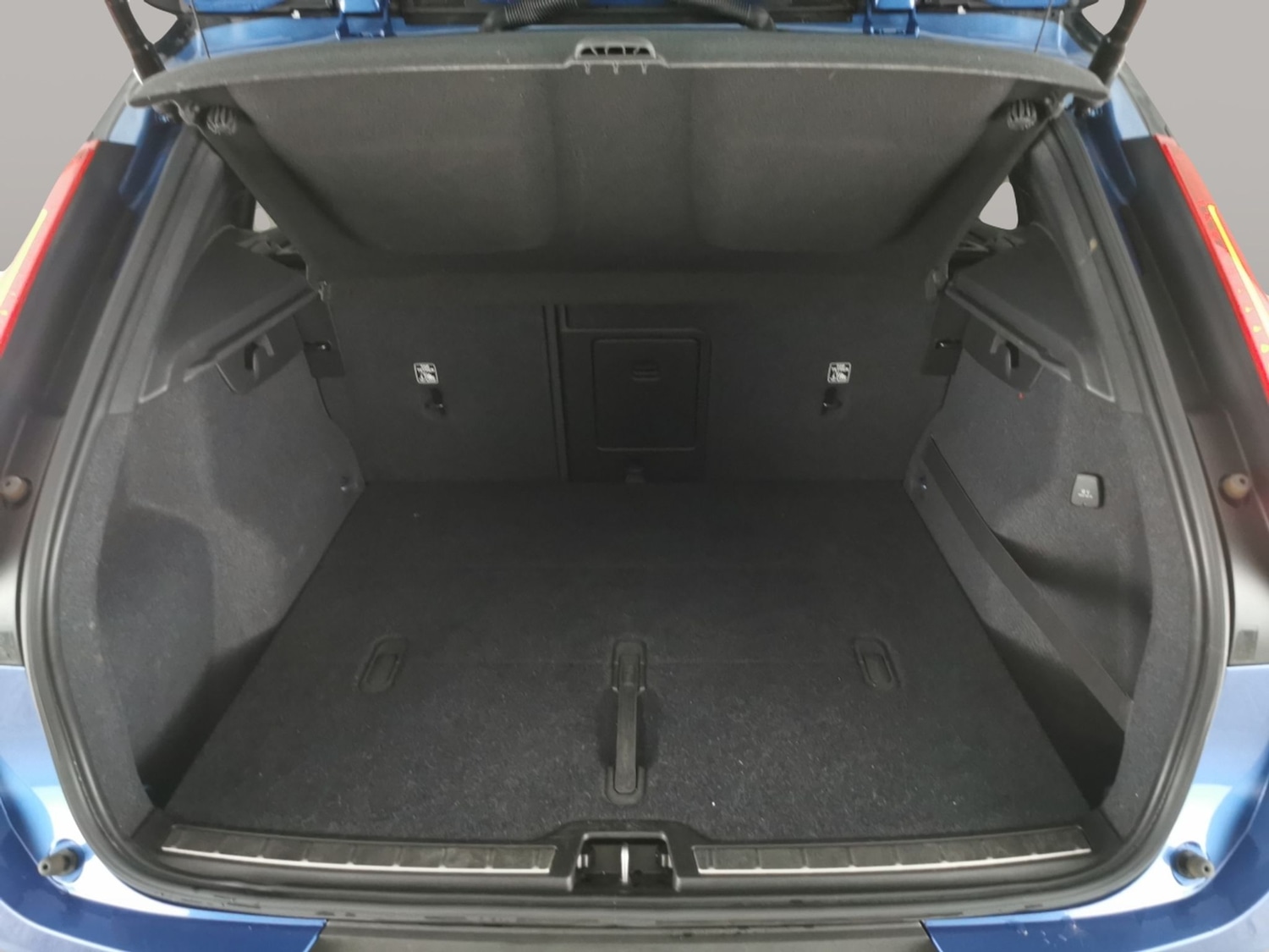 Used Volvo XC40 2019 for sale - 78197860: Photo 39