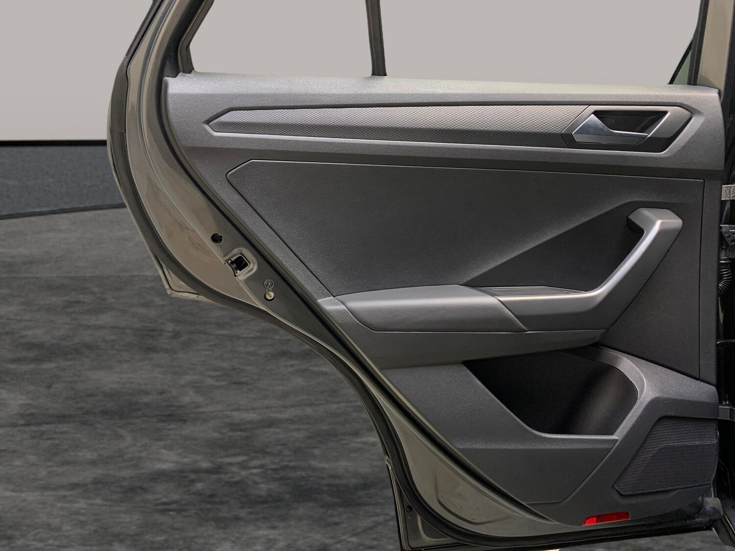 Used Volkswagen T-Roc 2023 for sale - 77392412: Photo 24