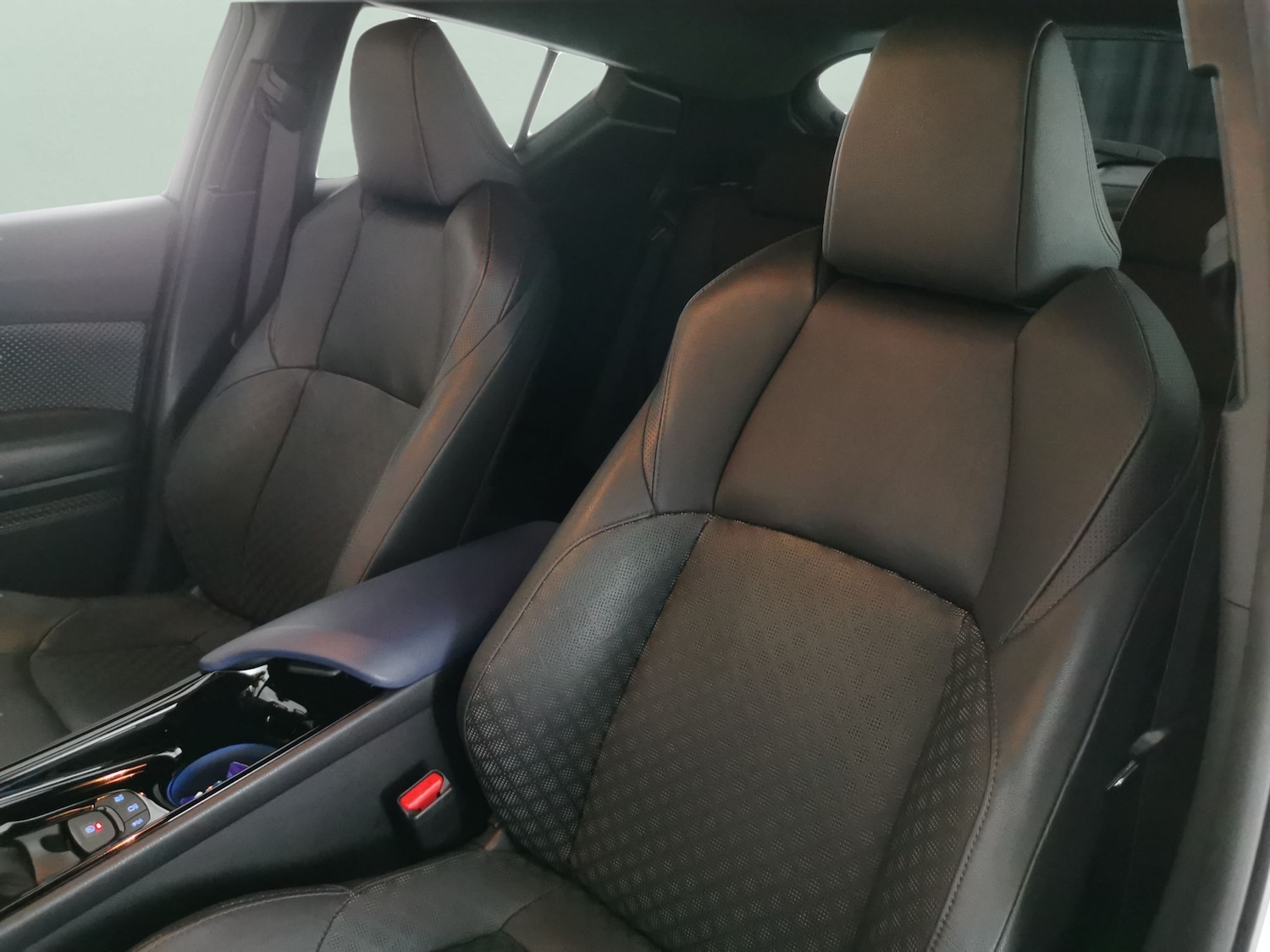 Used Toyota C-HR 2020 for sale - 78025436: Photo 6