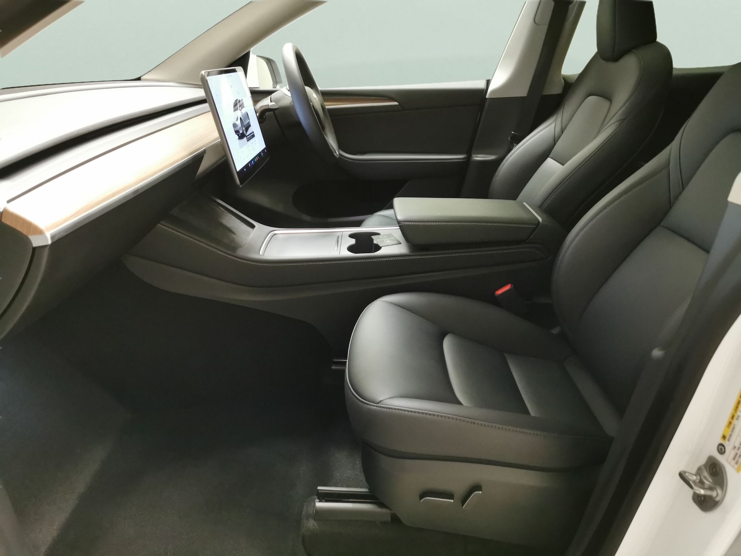 Used Tesla Model Y 2024 for sale - 77960545: Photo 4