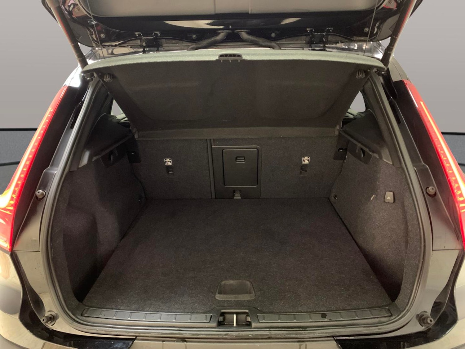 Used Volvo XC40 2021 for sale - 76947085: Photo 28