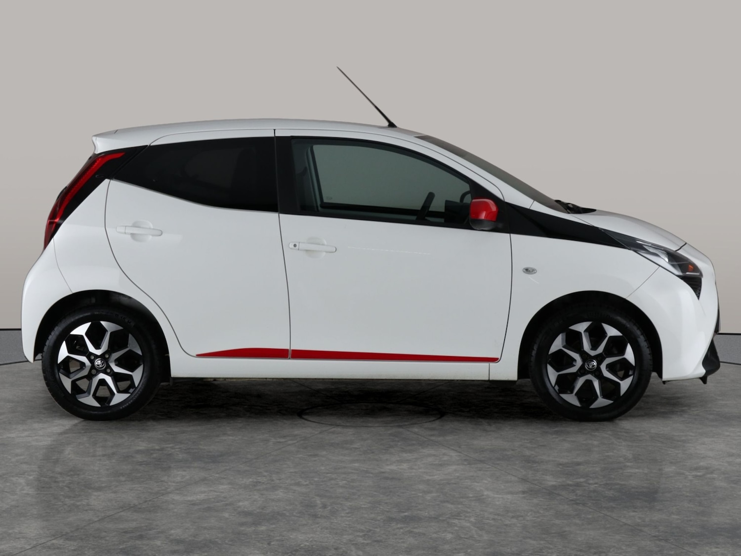 Used Toyota AYGO 2019 for sale - 76587898: Photo 9