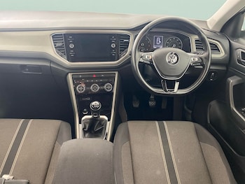 Used Volkswagen T-Roc 2020 for sale - 77502329: Photo