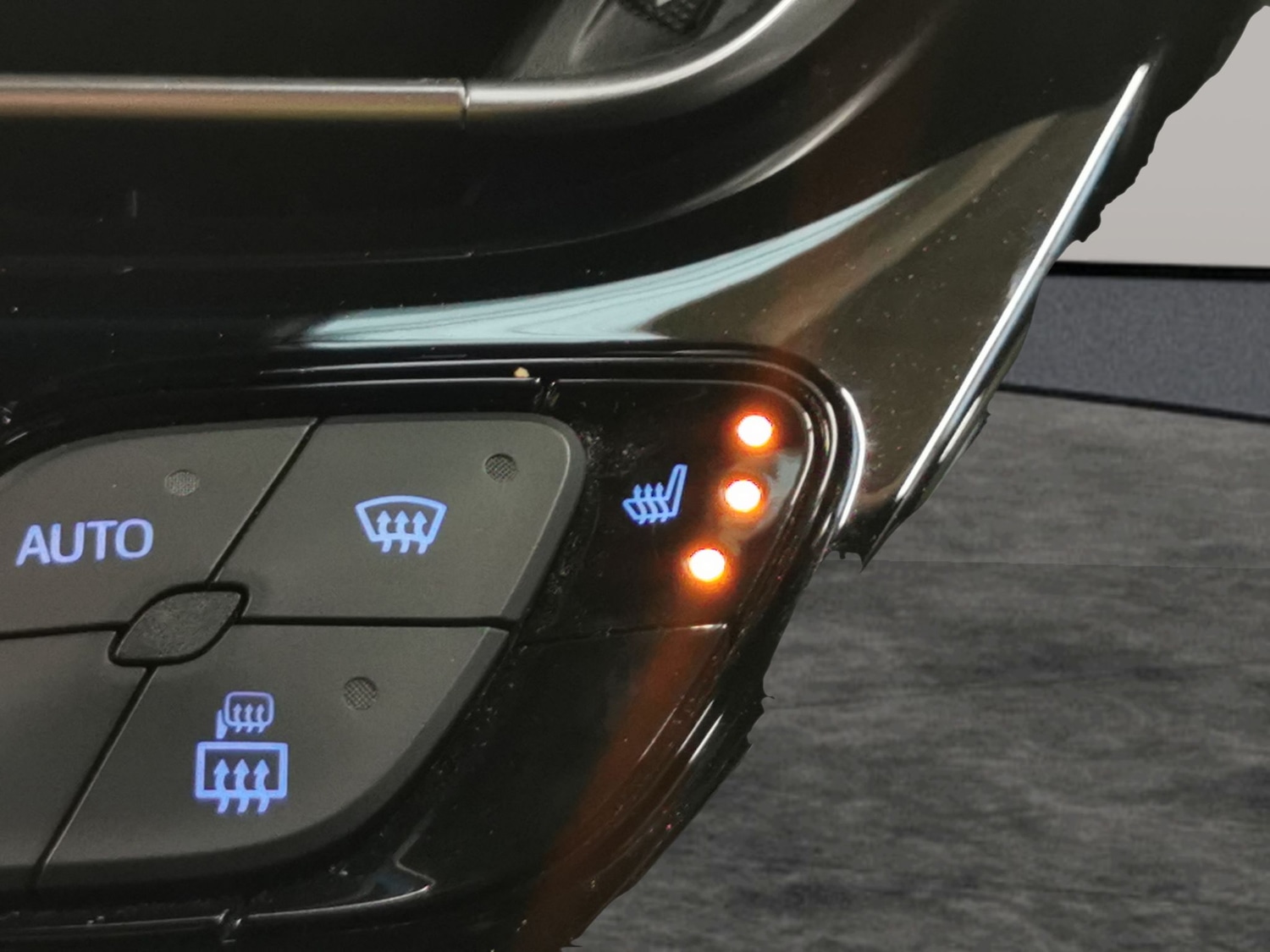 Used Toyota C-HR 2018 for sale - 76650865: Photo 16