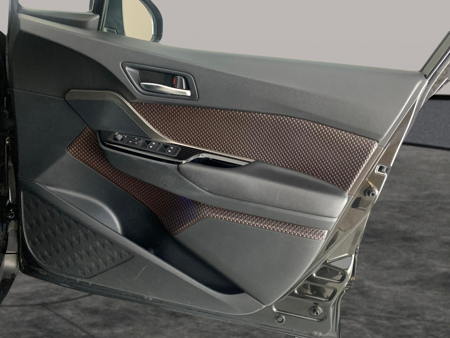 Used Toyota C-HR 2018 for sale - 76650865: Photo 30