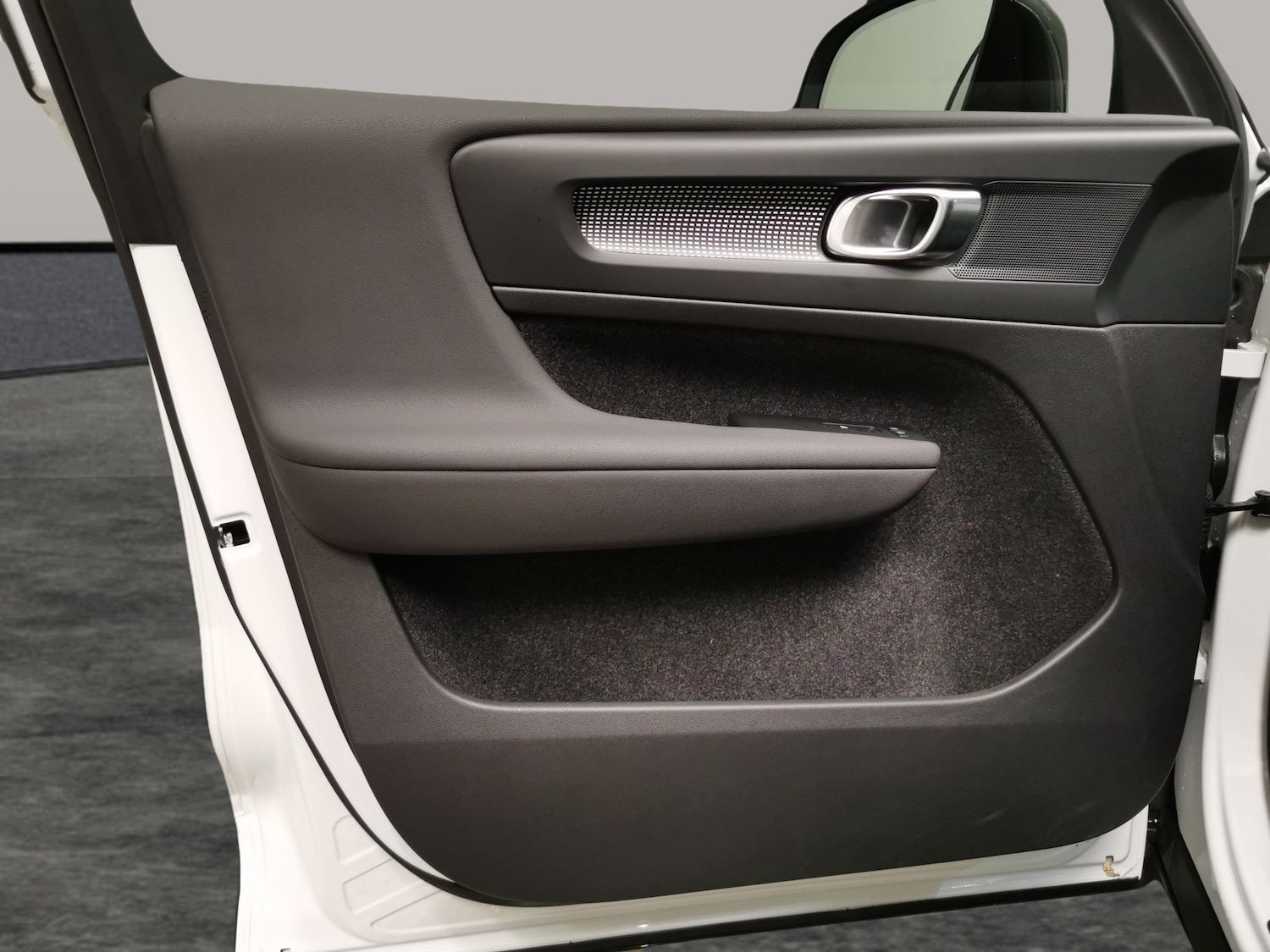 Used Volvo XC40 2023 for sale - 77198672: Photo 25