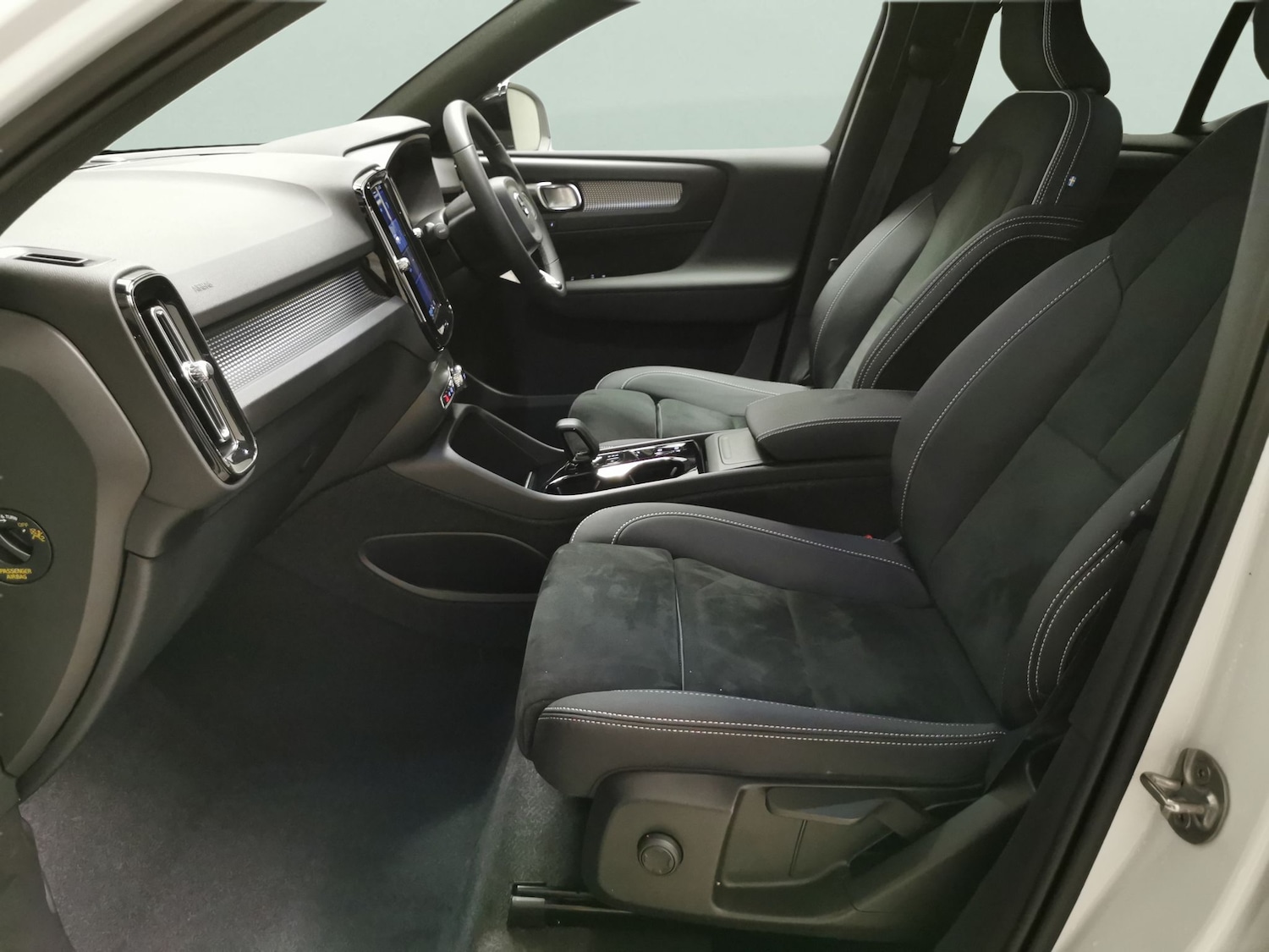 Used Volvo XC40 2023 for sale - 77198672: Photo 4