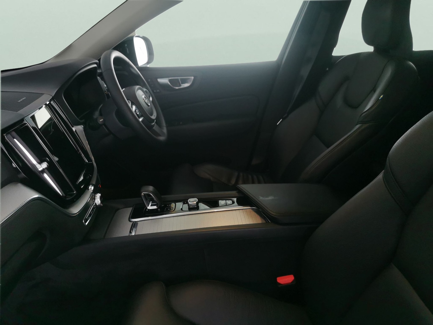 Used Volvo XC60 2023 for sale - 77529881: Photo 4