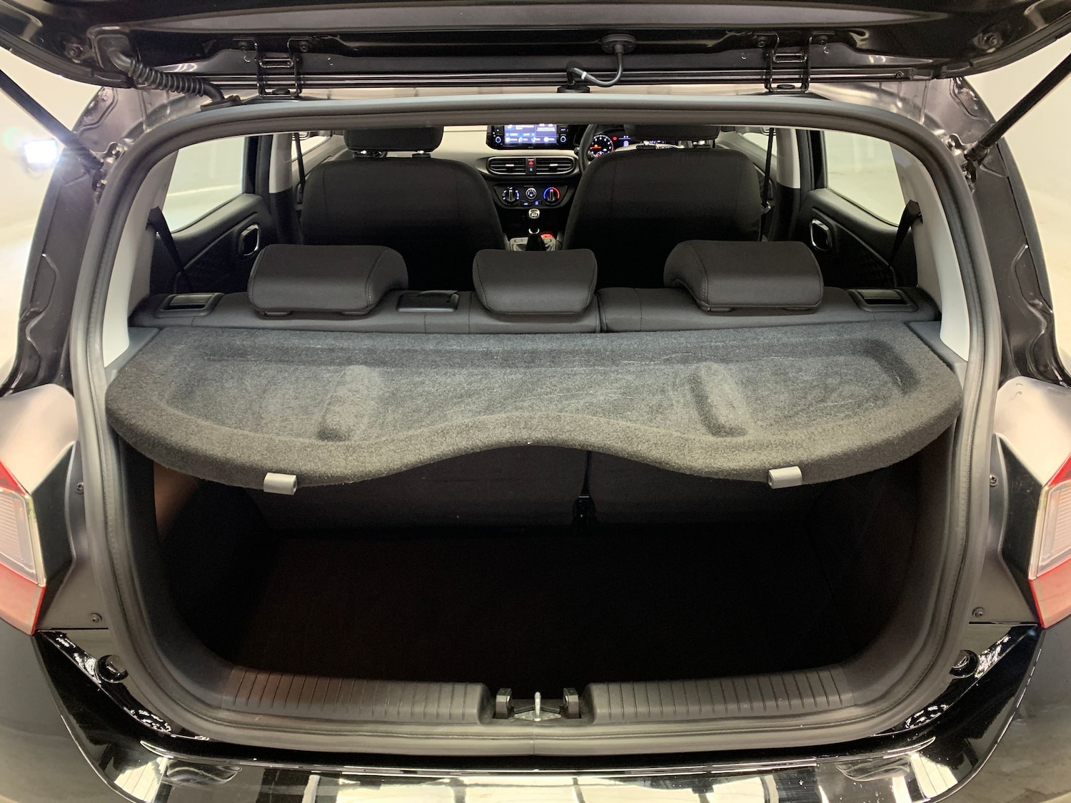 Used Hyundai i10 2023 for sale - 77128002: Photo 31