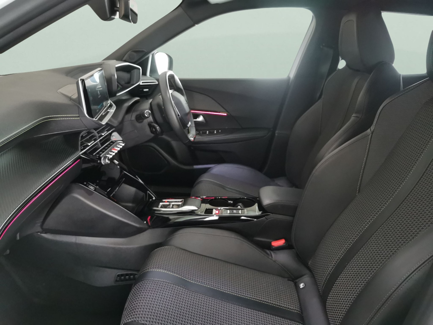 Used Peugeot 2008 2023 for sale - 76464088: Photo 6