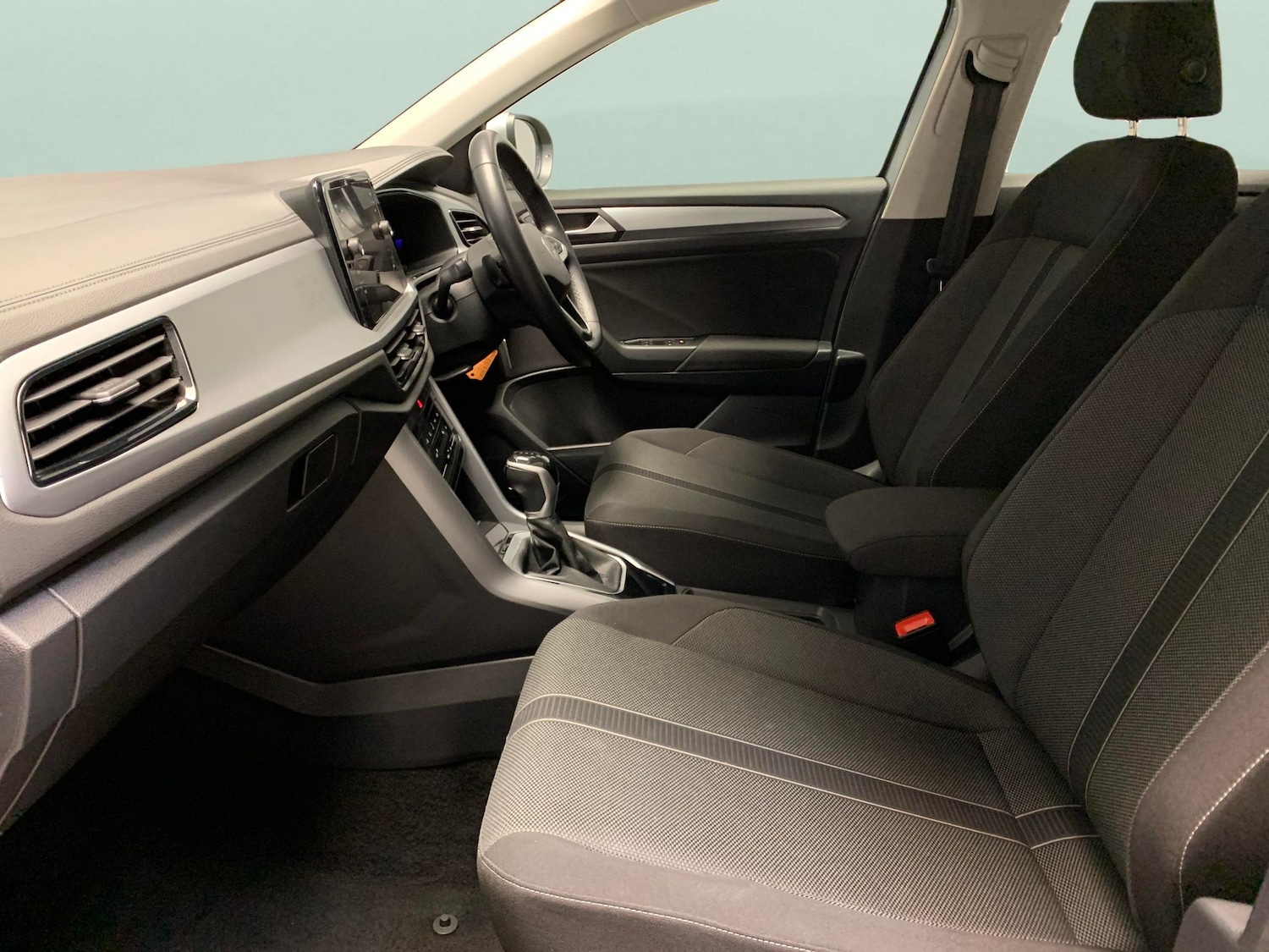 Used Volkswagen T-Roc 2023 for sale - 77326637: Photo 4