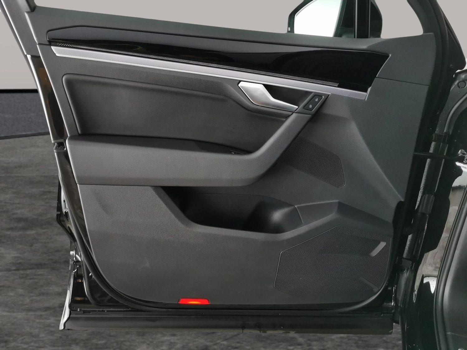 Used Volkswagen Touareg 2023 for sale - 77255983: Photo 35