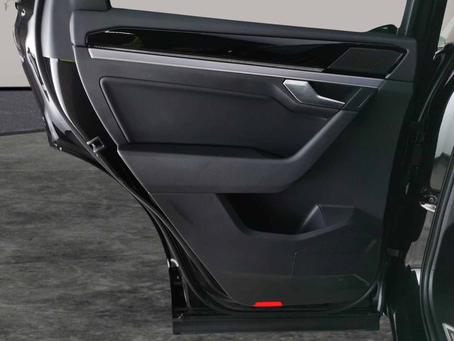 Used Volkswagen Touareg 2023 for sale - 77255983: Photo 36