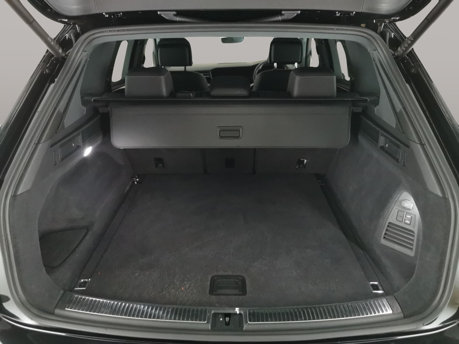 Used Volkswagen Touareg 2023 for sale - 77255983: Photo 41