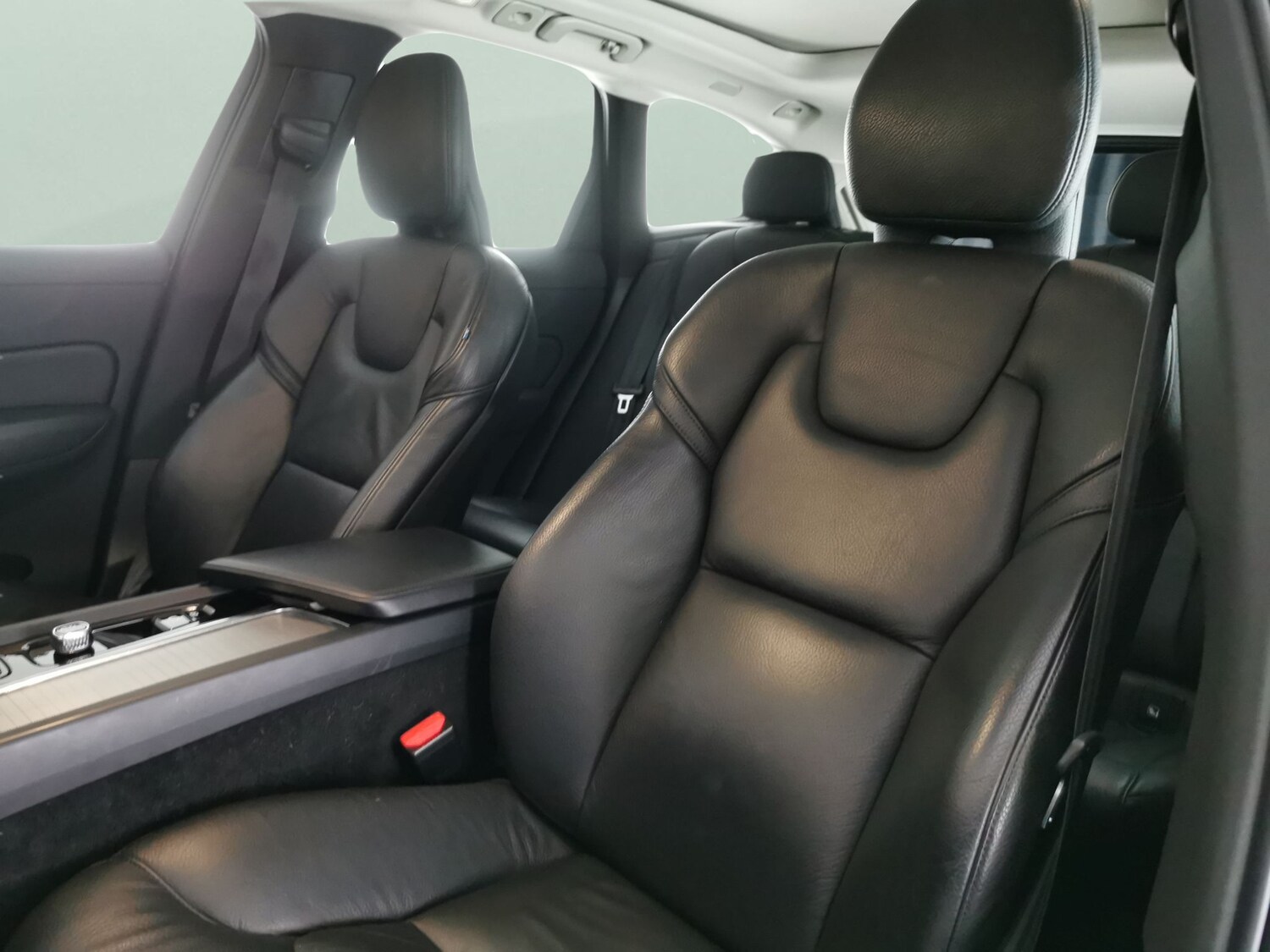 Used Volvo XC60 2022 for sale - 77347334: Photo 8