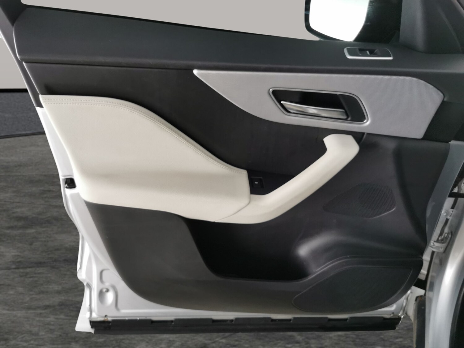 Used Jaguar F-Pace 2019 for sale - 77418082: Photo 29