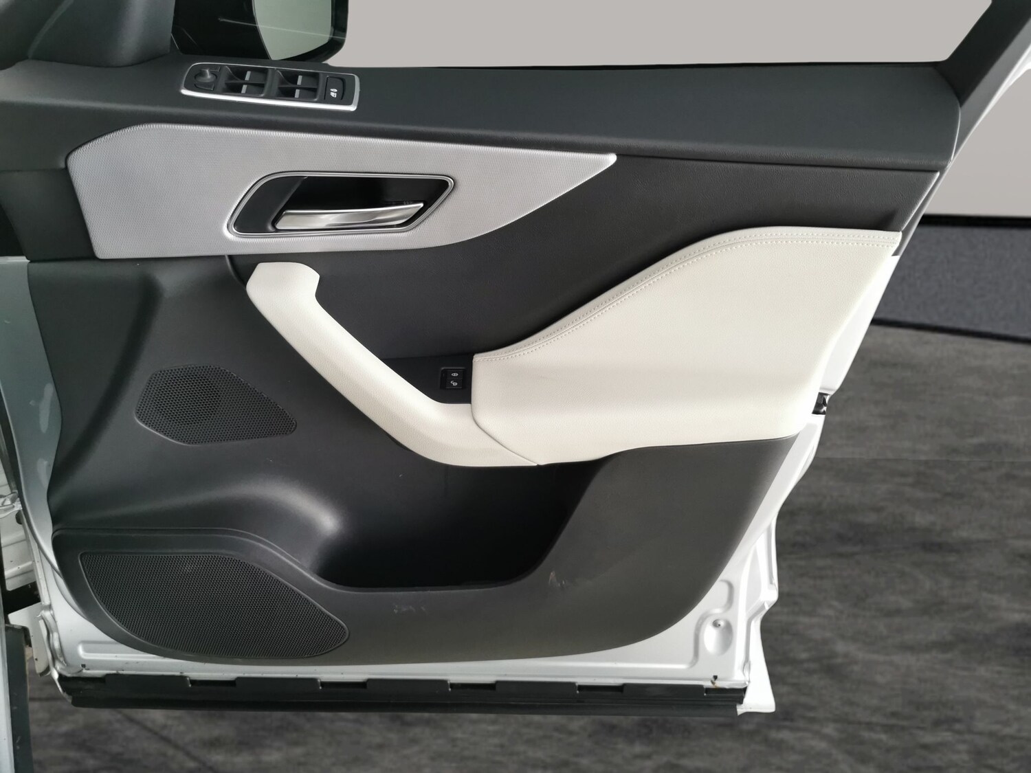 Used Jaguar F-Pace 2019 for sale - 77418082: Photo 32