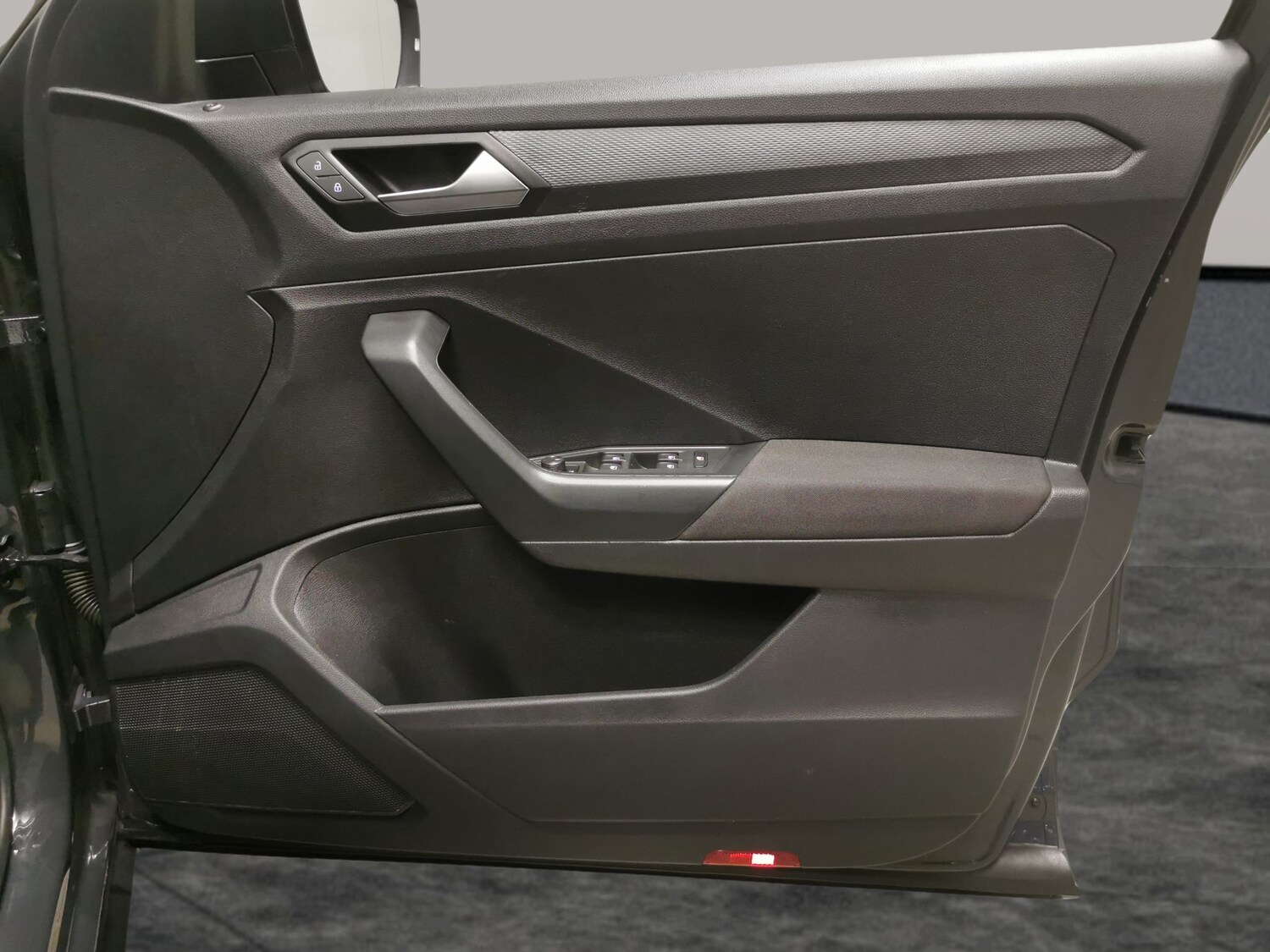 Used Volkswagen T-Roc 2018 for sale - 78211074: Photo 25