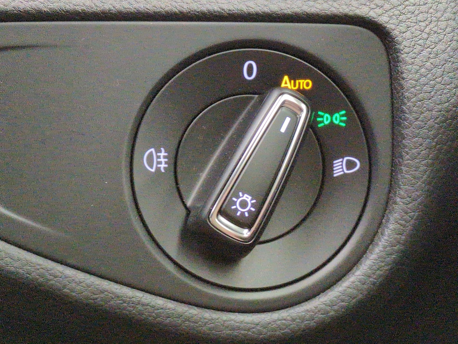 Used Volkswagen Golf 2017 for sale - 76382997: Photo 23