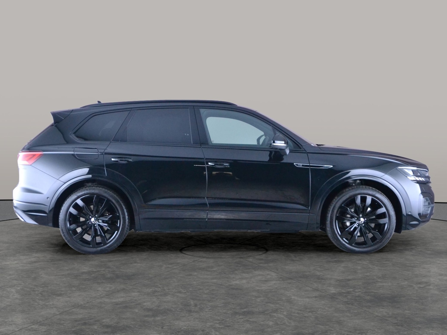 Used Volkswagen Touareg 2023 for sale - 76947115: Photo 9