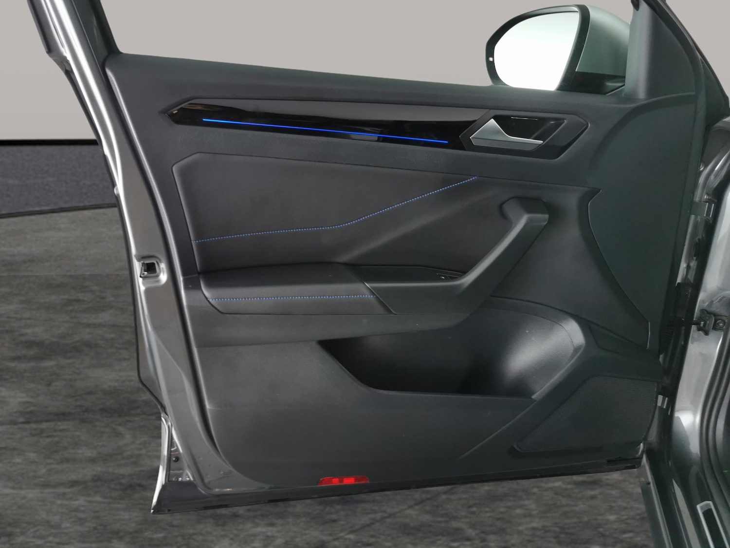 Used Volkswagen T-Roc 2023 for sale - 77167415: Photo 29