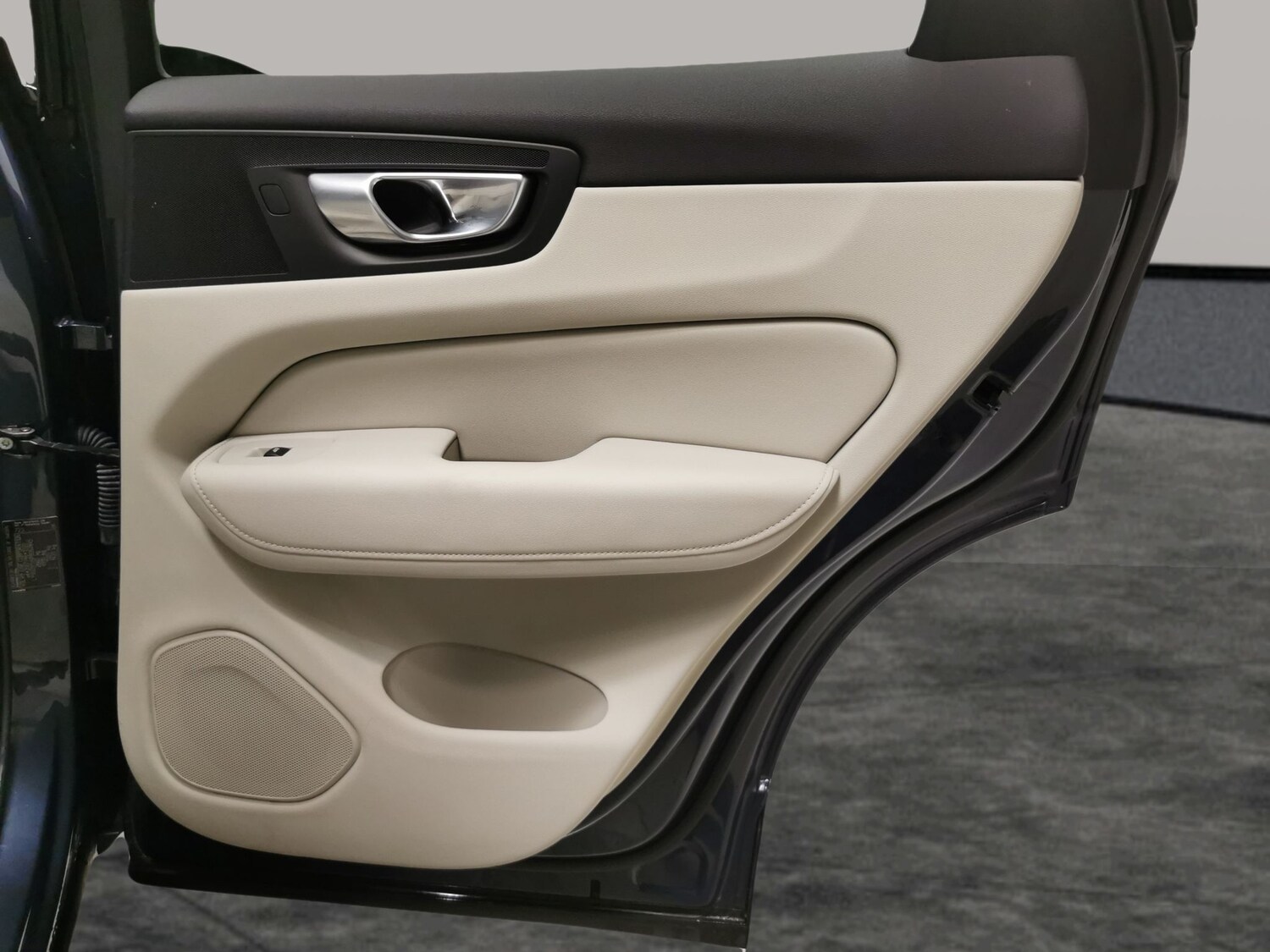 Used Volvo XC60 2023 for sale - 77472269: Photo 29