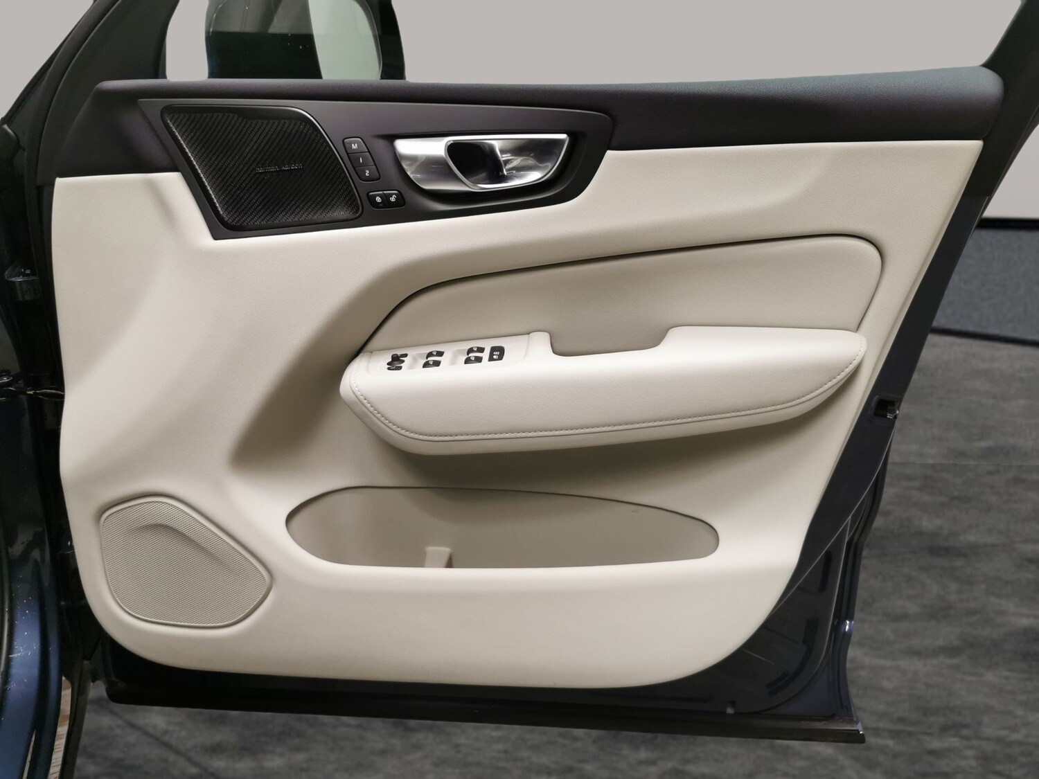 Used Volvo XC60 2023 for sale - 77472269: Photo 30