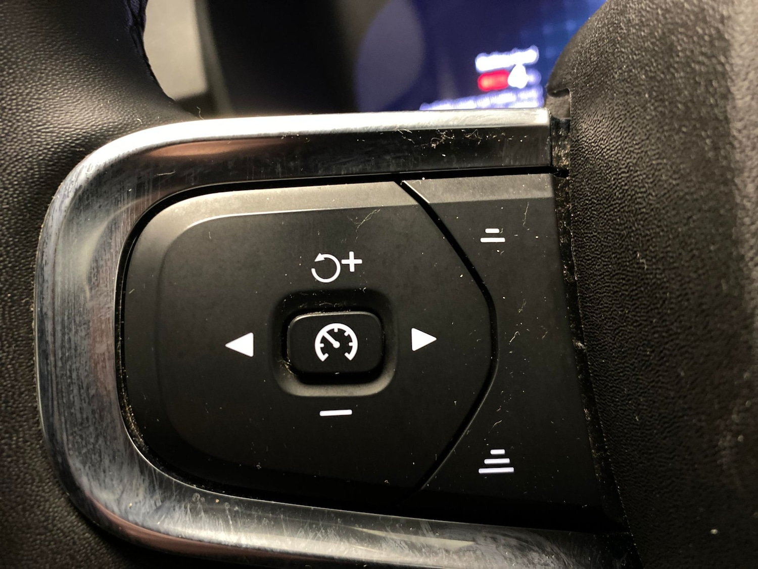 Used Volvo XC40 2023 for sale - 78063744: Photo 18