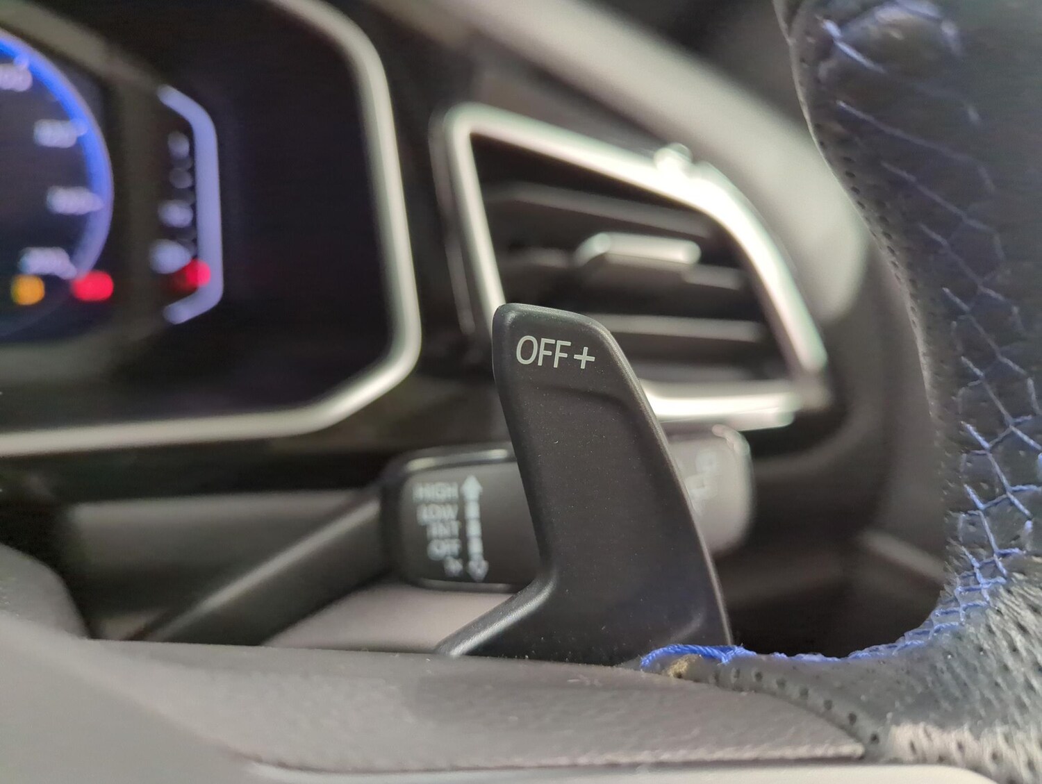 Used Volkswagen T-Roc for sale - 77364871: Photo 17