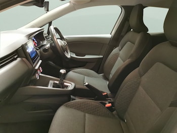 Used Renault Clio 2020 for sale - 79209520: Photo