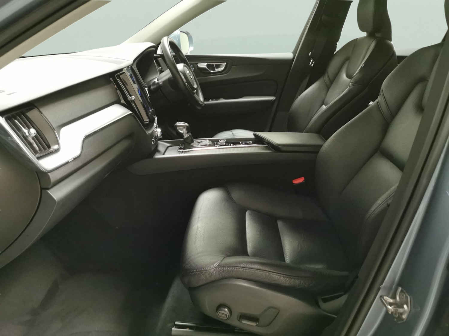 Used Volvo XC60 for sale - 77296460: Photo 4