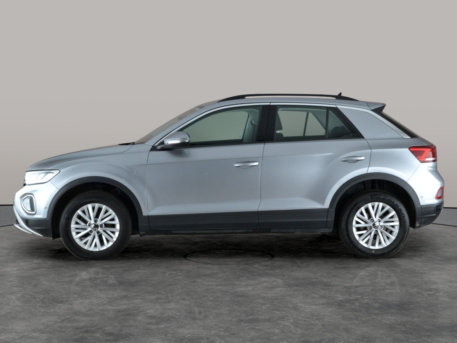 Used Volkswagen T-Roc 2023 for sale - 77256016: Photo 12