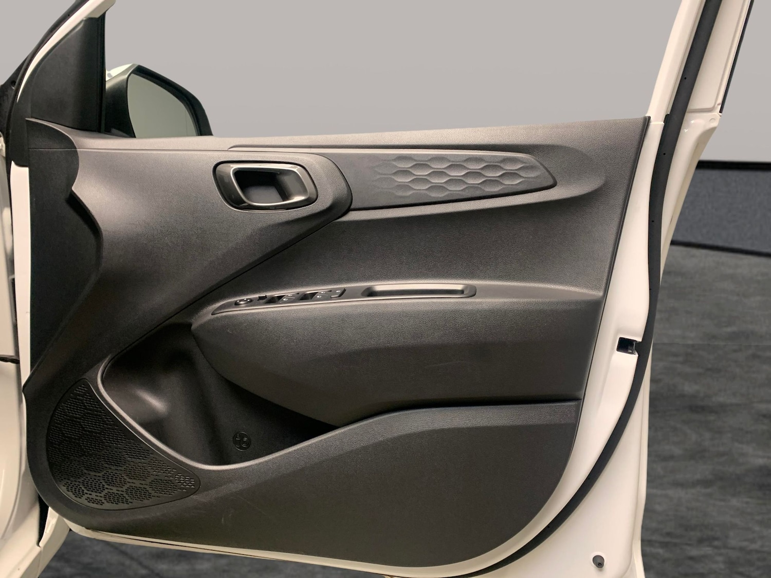 Used Hyundai i10 2023 for sale - 77545579: Photo 28