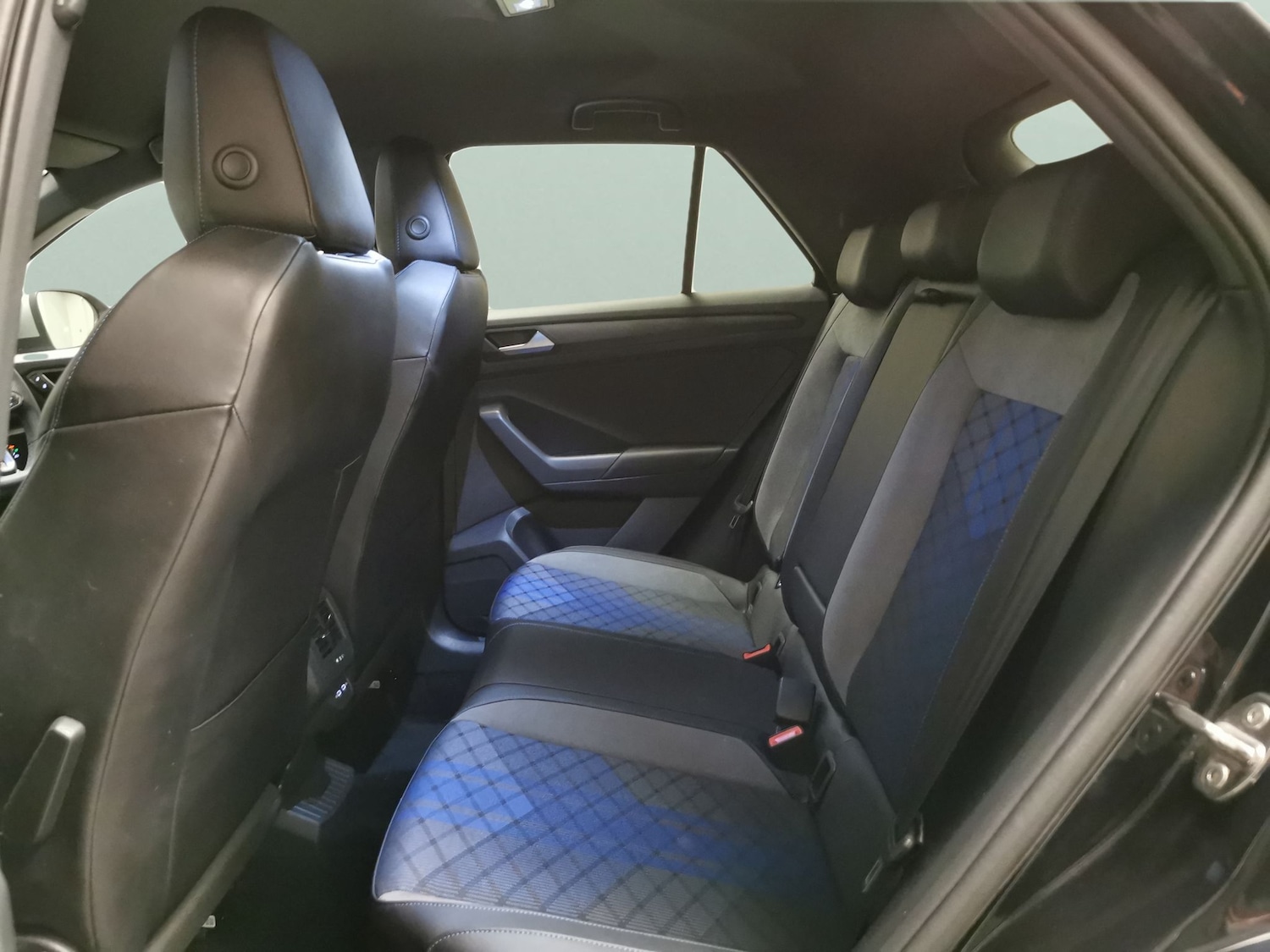 Used Volkswagen T-Roc 2023 for sale - 77165656: Photo 23